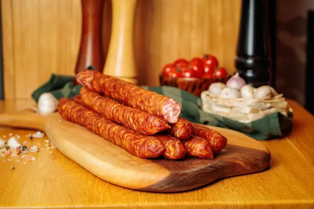 Cârnați de porc afumați